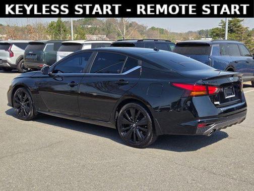 Black 2022 Nissan Altima 2.5 SR