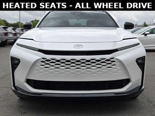 Oxygen White 2025 Toyota Crown Signia LIMITED