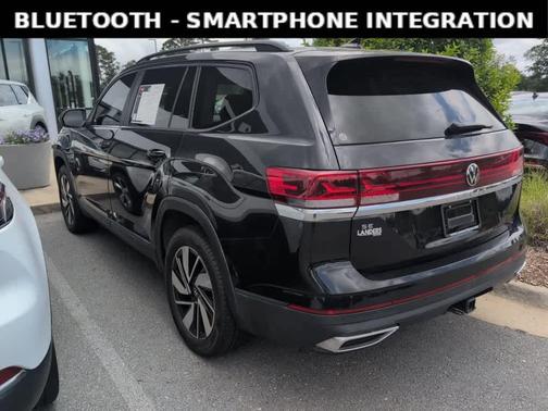 Deep Black Pearl Effect 2024 Volkswagen Atlas 2.0T SE w/Technology