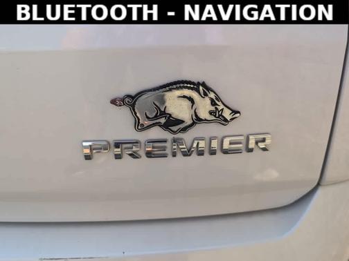 Iridescent Pearl Tricoat 2019 Chevrolet Traverse Premier