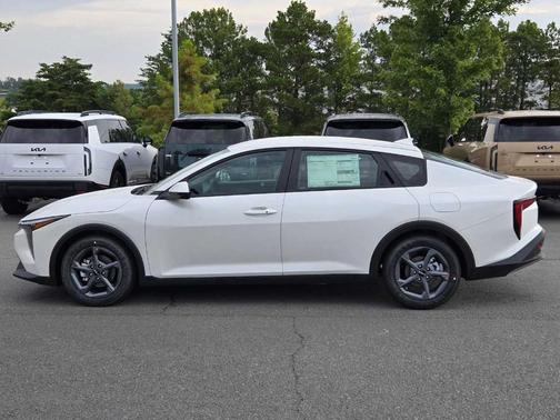 Snow White Pearl 2026 Kia K4 LXS