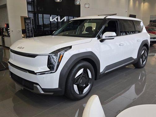 Glacial White Pearl 2026 Kia EV9 Light Long Range