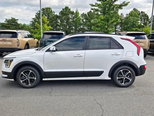 Snow White Pearl 2026 Kia Niro EX