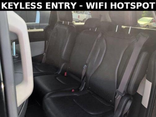 Aurora Black Pearl 2024 Kia Carnival LX
