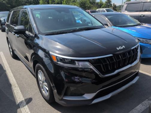 Aurora Black Pearl 2024 Kia Carnival LX