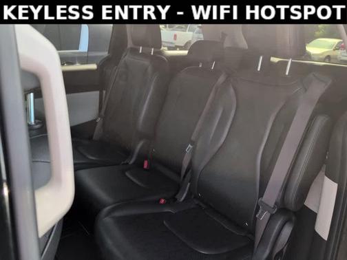 Aurora Black Pearl 2024 Kia Carnival LX