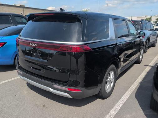 Aurora Black Pearl 2024 Kia Carnival LX
