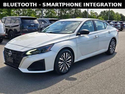 White 2024 Nissan Altima 2.5 SV