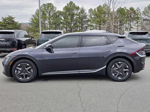 2025 Kia EV6 Light