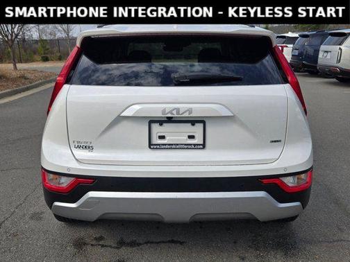 Snow White Pearl 2024 Kia Niro EX