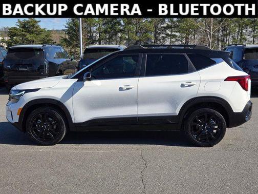 Clear White / Black Roof 2024 Kia Seltos X-Line