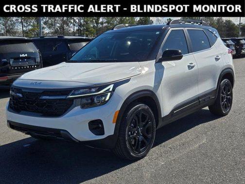 Clear White / Black Roof 2024 Kia Seltos X-Line