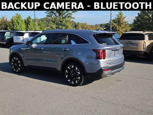 Everlasting Silver 2025 Kia Sorento EX