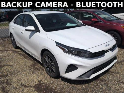 Snow White Pearl 2024 Kia Forte LXS