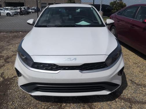 Snow White Pearl 2024 Kia Forte LXS