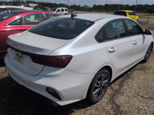Snow White Pearl 2024 Kia Forte LXS