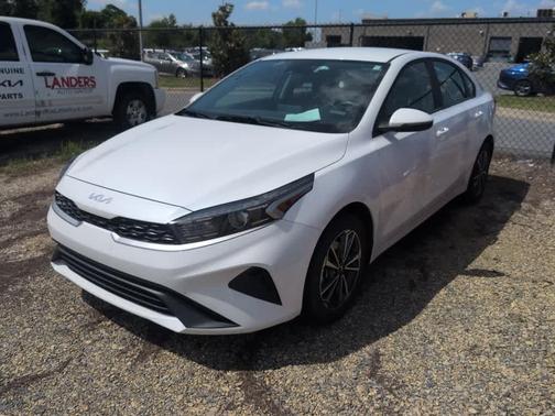 Snow White Pearl 2024 Kia Forte LXS