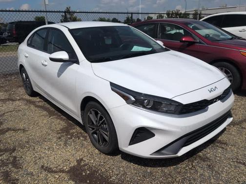 Snow White Pearl 2024 Kia Forte LXS