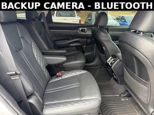 Glacial White Pearl 2023 Kia Sorento SX Prestige