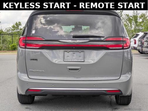 2023 Chrysler Pacifica Touring-L