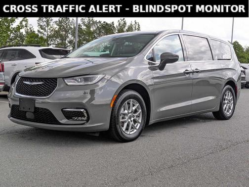 2023 Chrysler Pacifica Touring-L