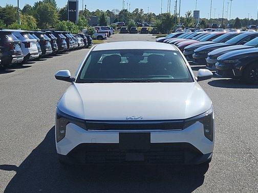 Snow White Pearl 2026 Kia K4 LXS