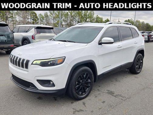 Bright White Clearcoat 2019 Jeep Cherokee Latitude