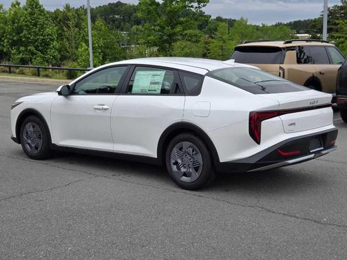 Snow White Pearl 2026 Kia K4 LX