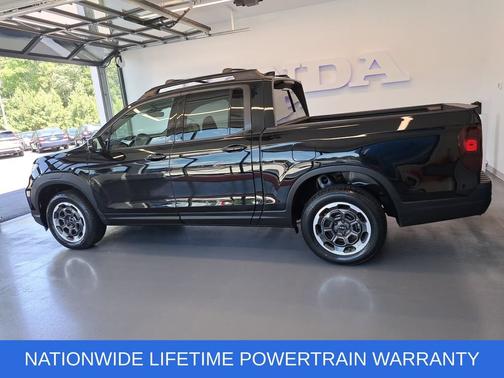Crystal Black Pearl 2024 Honda Ridgeline