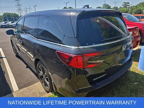 Crystal Black Pearl 2024 Honda Odyssey