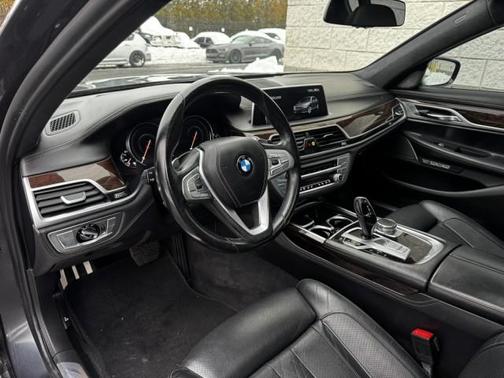 2016 BMW 750 i