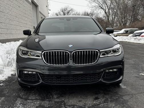 2016 BMW 750 i