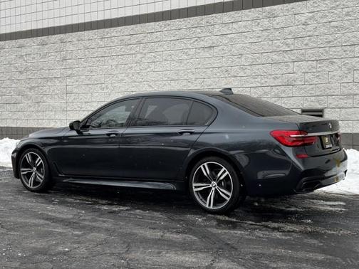 2016 BMW 750 i