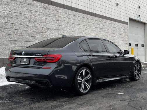 2016 BMW 750 i