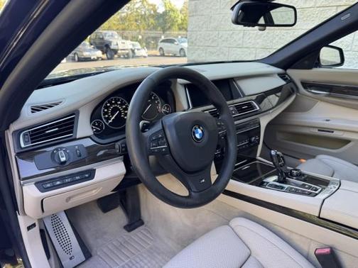 2013 BMW 750 i