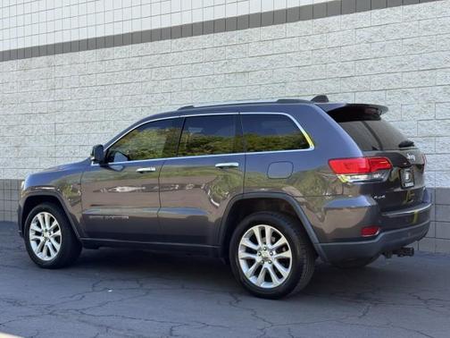 Granite Crystal Clearcoat Metallic 2017 Jeep Grand Cherokee Limited