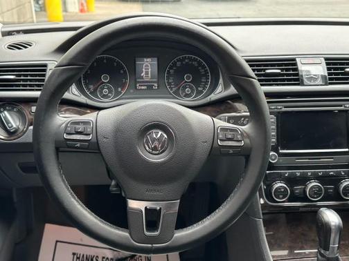2014 Volkswagen Passat Auto SEL Premium