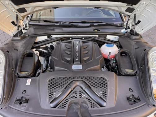 White 2015 Porsche Macan S