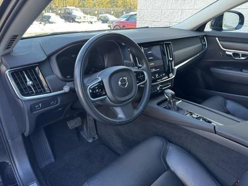 2019 Volvo V90 Cross Country T5
