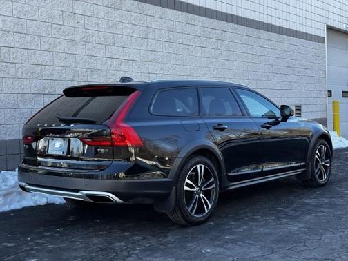 2019 Volvo V90 Cross Country T5