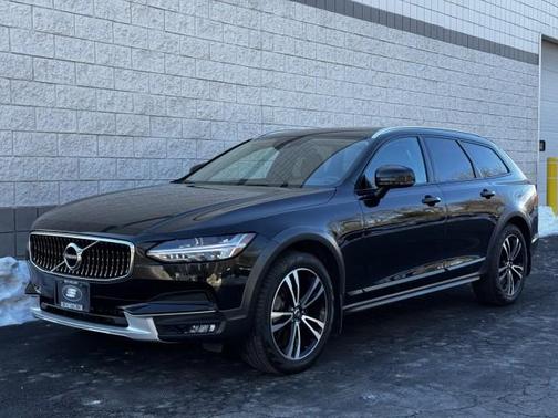 2019 Volvo V90 Cross Country T5