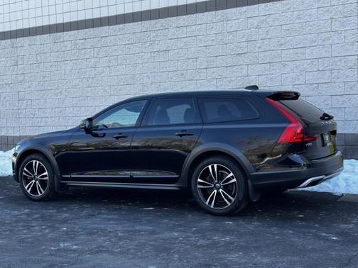 2019 Volvo V90 Cross Country T5