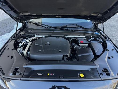 2019 Volvo V90 Cross Country T5