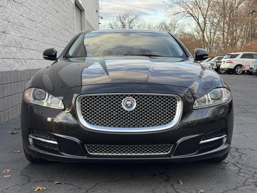 2013 Jaguar XJ Base