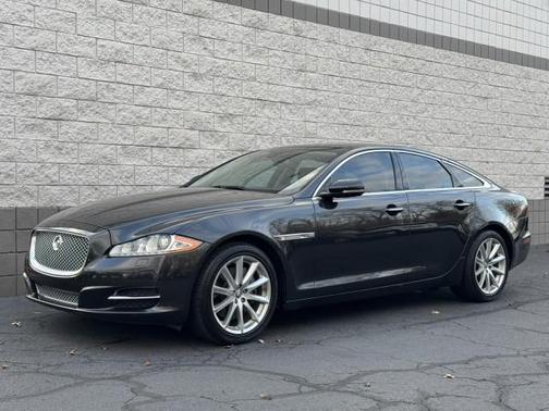 2013 Jaguar XJ Base
