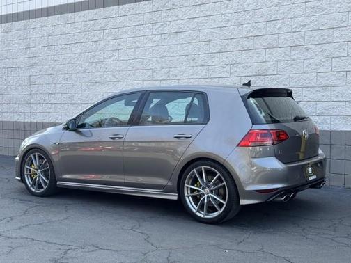 2017 Volkswagen Golf R 4-Door