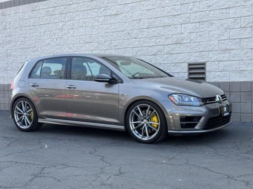 2017 Volkswagen Golf R 4-Door