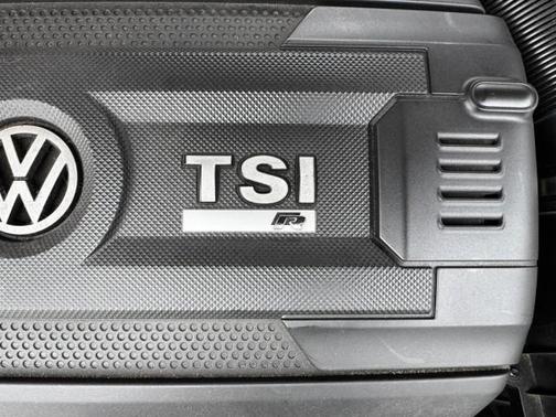 2016 Volkswagen Golf R 4-Door