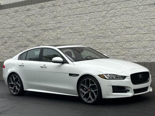 2017 Jaguar XE 35t R-Sport