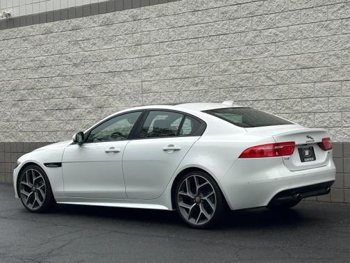 2017 Jaguar XE 35t R-Sport